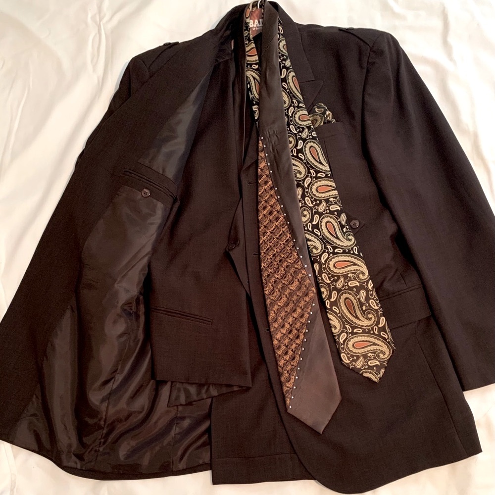 Men’s 3 piece Brown suit size 42L 35W